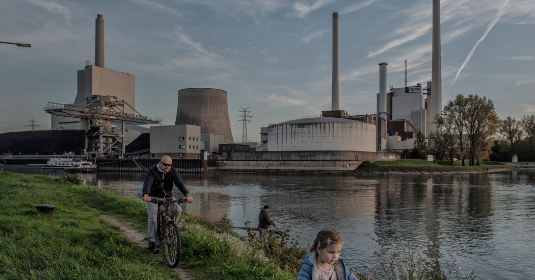 Ugly Fight Over Climate Bill Exposes Cracks in German Coalition