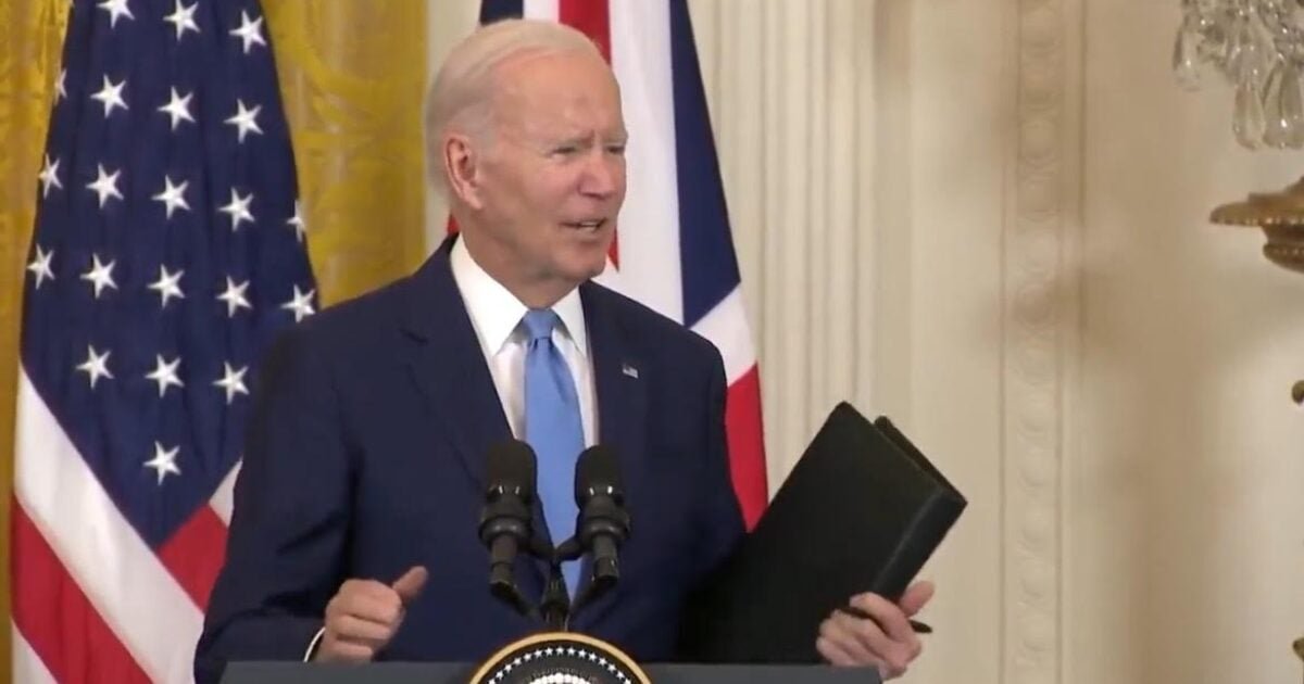 Reporter Asks Joe Biden About "Evidence in an FBI File" Showing He "Sold Out the Country" - Biden Blurts Out Damning Response! (VIDEO) | The Gateway Pundit | by Cristina Laila