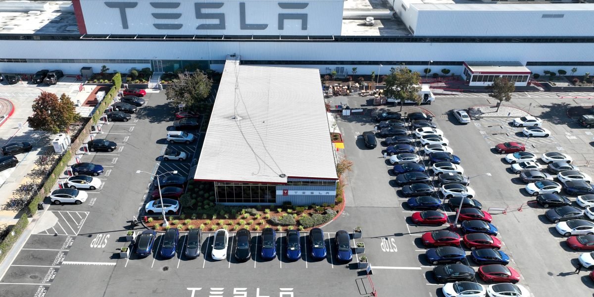 Man suing Tesla for being a 'hotbed for racist behavior' wants to add 240 black colleagues to his incendiary complaint