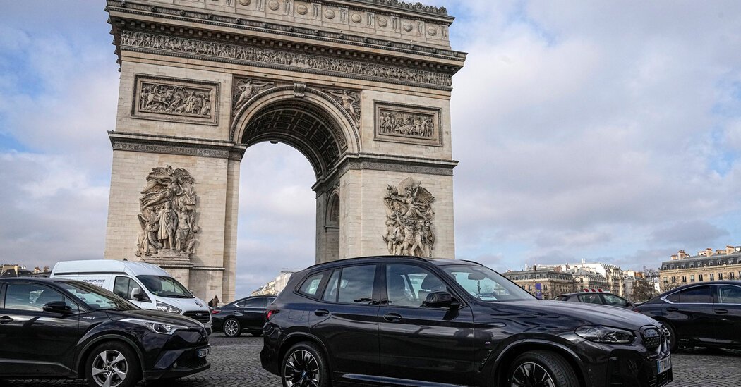 Parisians Vote to Triple Parking Fees for Big S.U.V.s and Other Hefty Cars