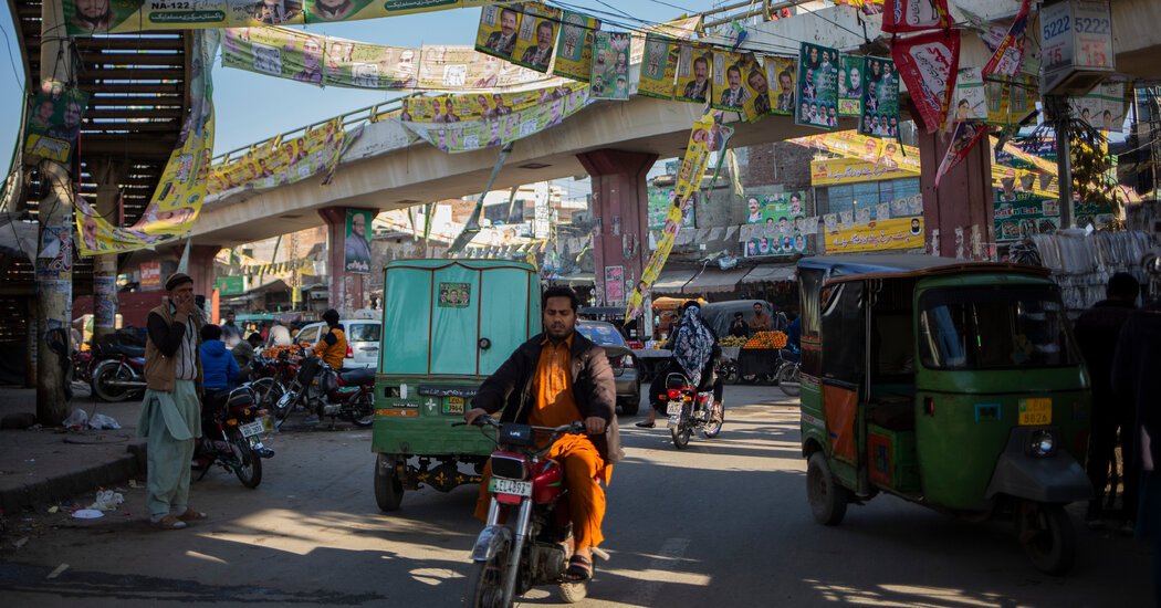 Pakistan Is Stunned as Early Election Results Look Like a Real Race